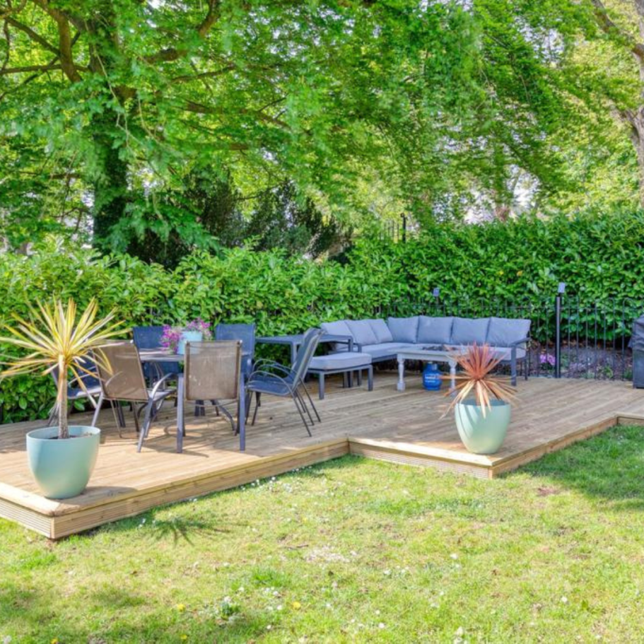 decking bedfordshire